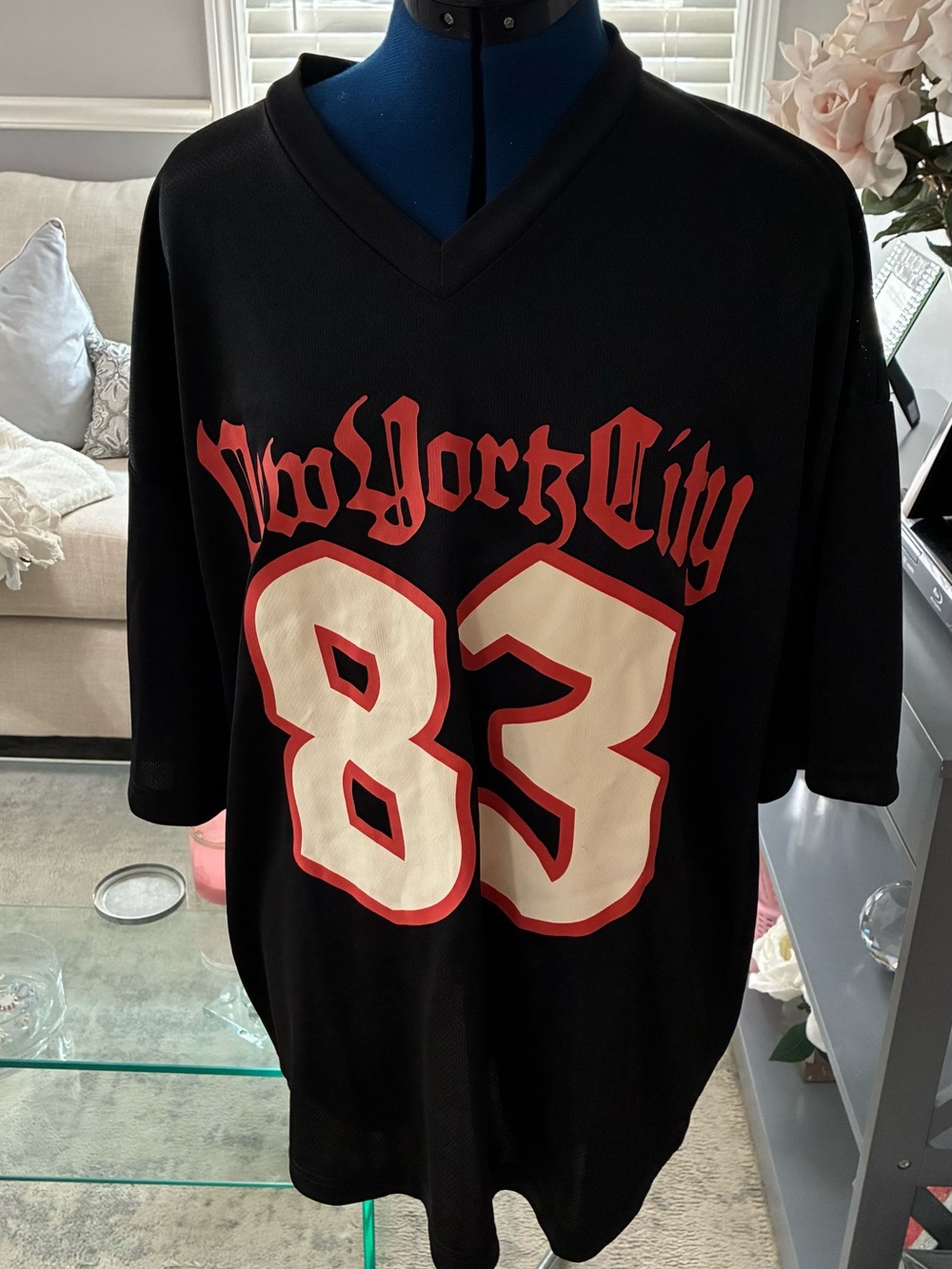 H&M Black V-Neck 'New York City 83' Graphic Shirt with Red and Cream Print